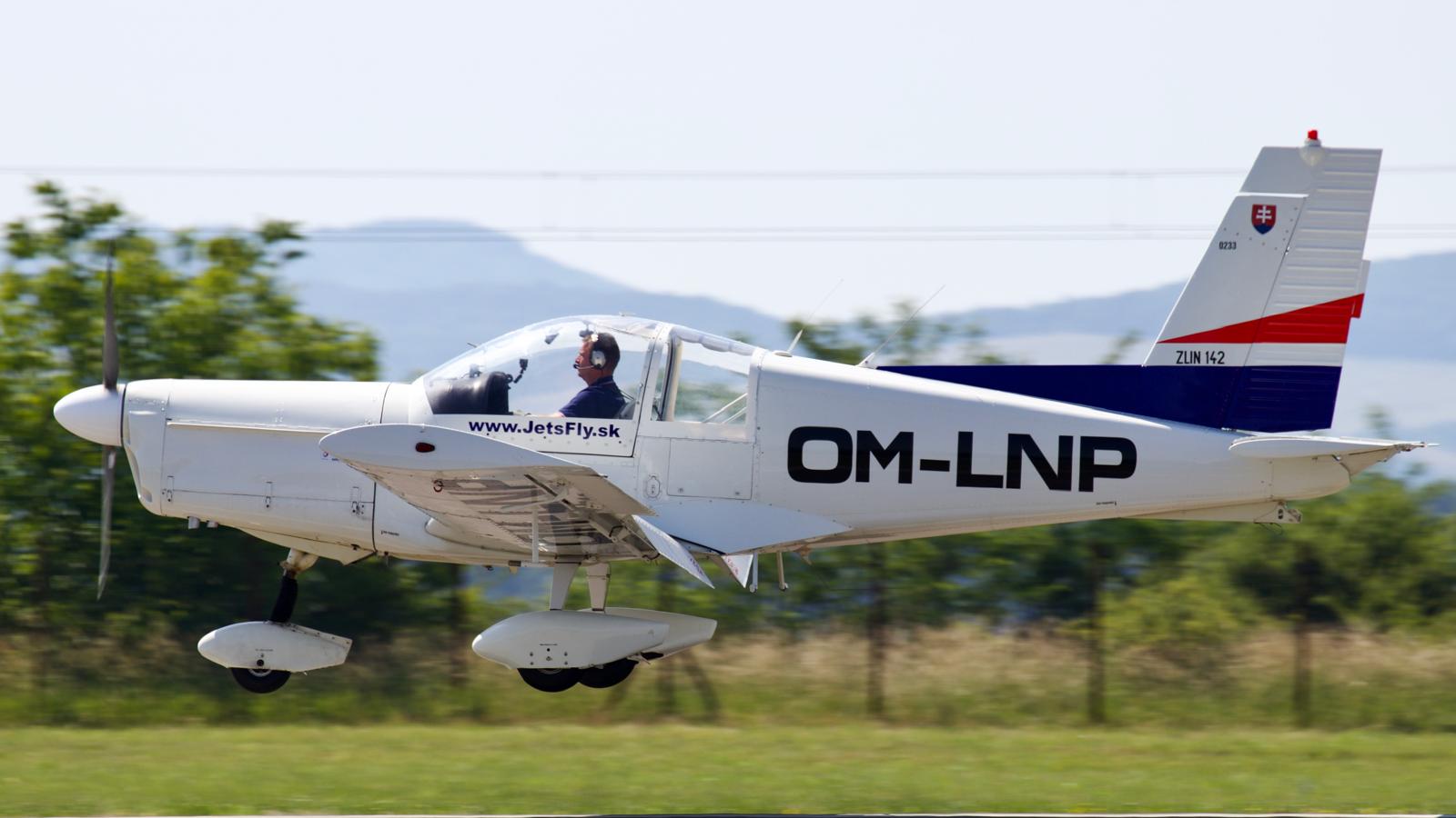 OM-LNP JetsFly Zlin Z-142 © P. Marianič